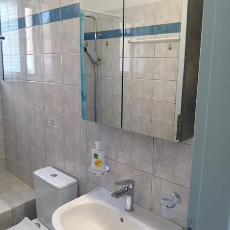 Appartamento Leonidas' With Sea View
