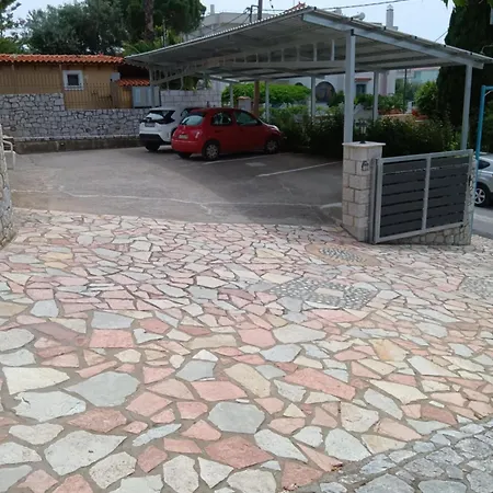 Appartamento Leonidas' With Sea View *