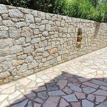 Leonidas' With Sea View Апартаменты Гитион