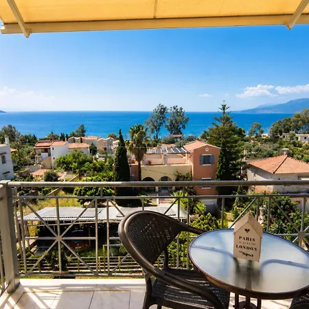 아파트 Leonidas' With Sea View *