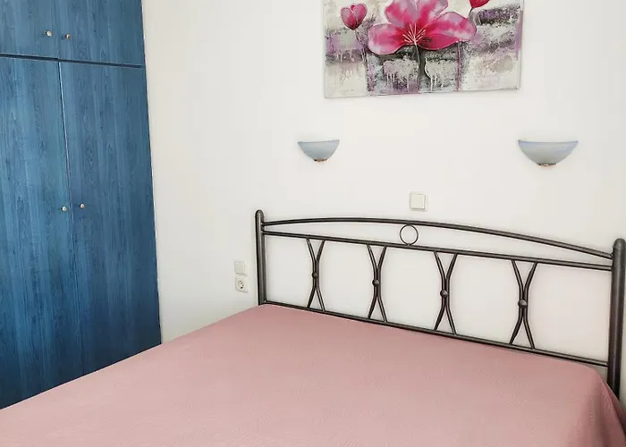 Leonidas 's With Sea View Apartment